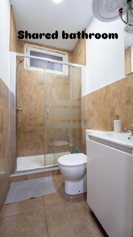 Rooms In Spacious Apartment In City Center Барселона Екстер'єр фото